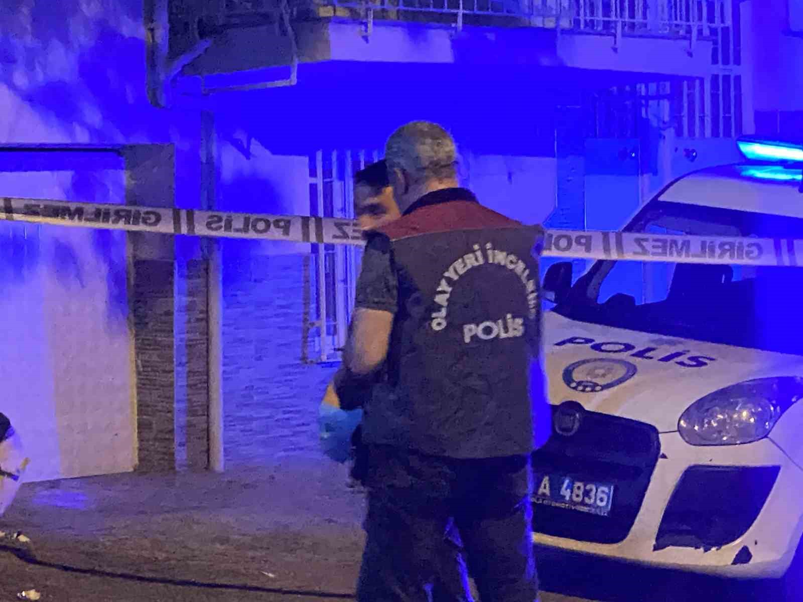 BIÇAKLI KAVGADA 1’İ AĞIR 4 KİŞİ YARALANDI