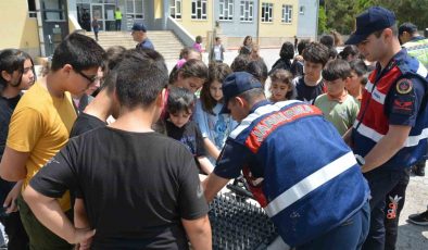 Öğrenciler ile jandarma ile buluştu