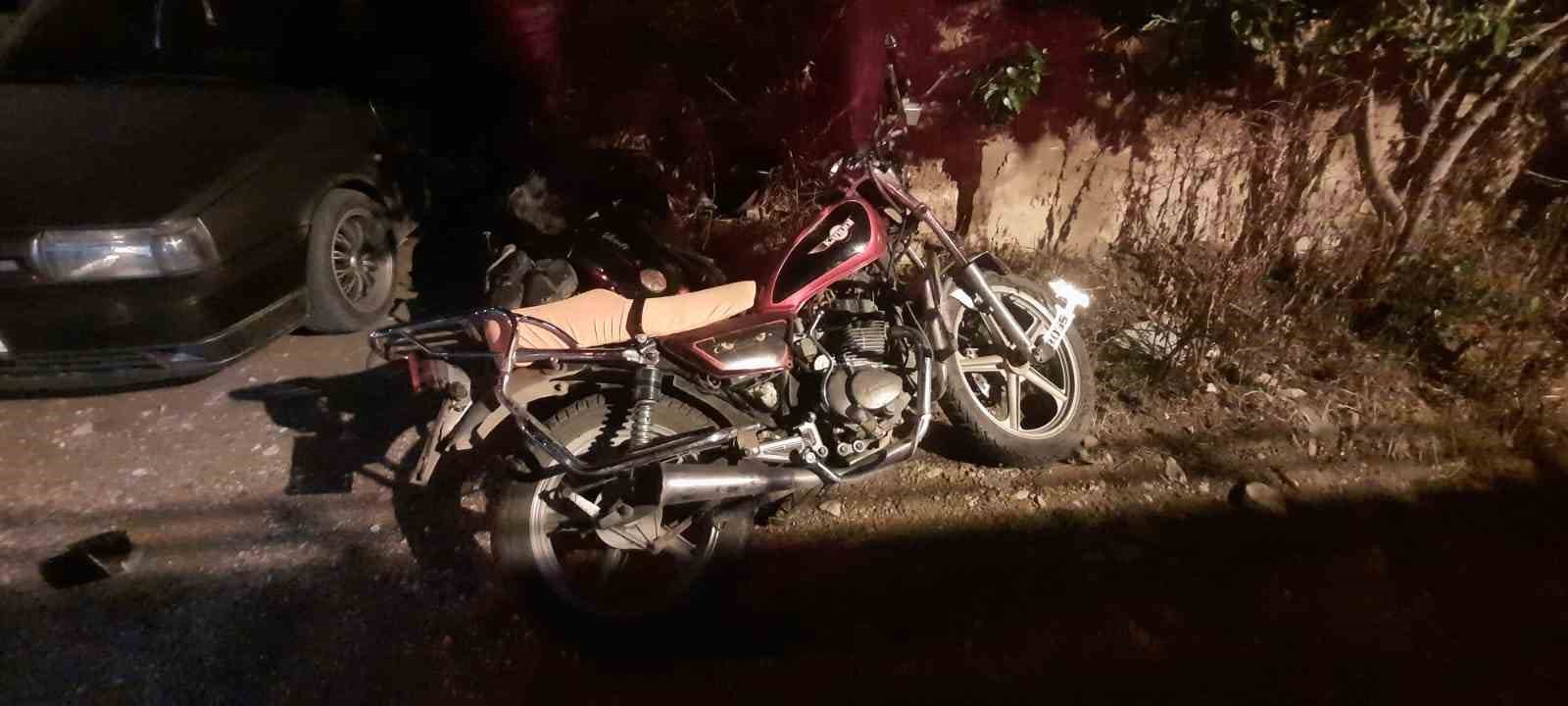 BİLECİK'TE 2 MOTOSİKLETİN ÇARPIŞMASI SONUCU 3 KİŞİ YARALANDI