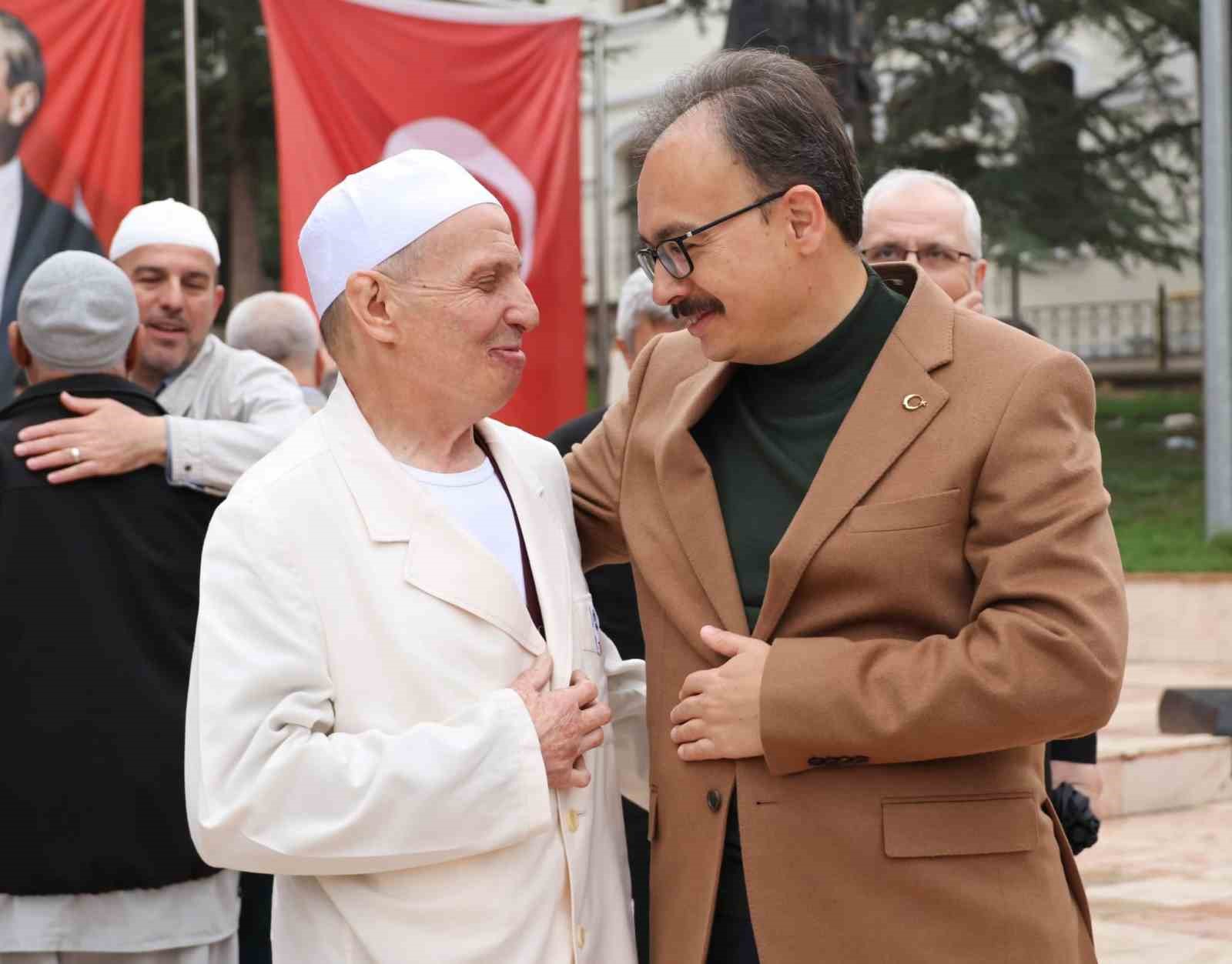 BİLECİK VALİSİ DR. KEMAL KIZILKAYA, HACI ADAYLARINI KUTSAL TOPRAKLARA UĞURLADI