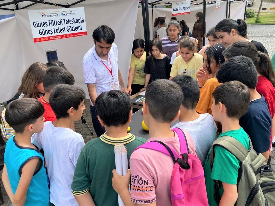 DİYARBAKIR BÜYÜKŞEHİR BELEDİYESİ SELAHADDİN EYYUBİ BİLGİEVİ’NDE EĞİTİM GÖREN ÖĞRENCİLER, SUR