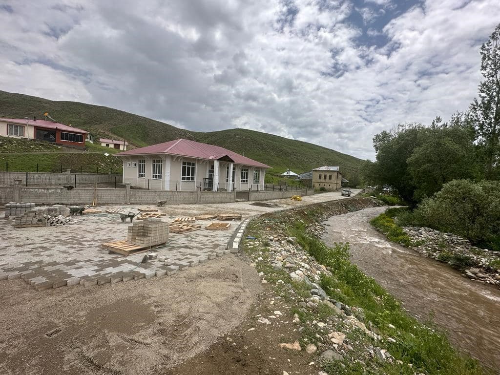BİNGÖL’ÜN YEDİSU İLÇESİNDEKİ İKİ KÖYDE ALT VE ÜSTYAPI ÇALIŞMALARI YÜZDE