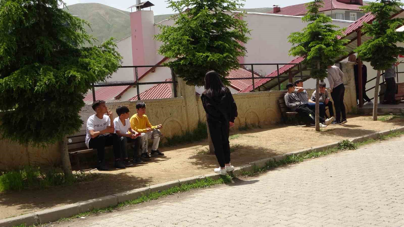 BİTLİS’TE LİSELERE GEÇİŞ SİSTEMİ (LGS) SINAVINDA İL GENELİNDE 7 BİN
