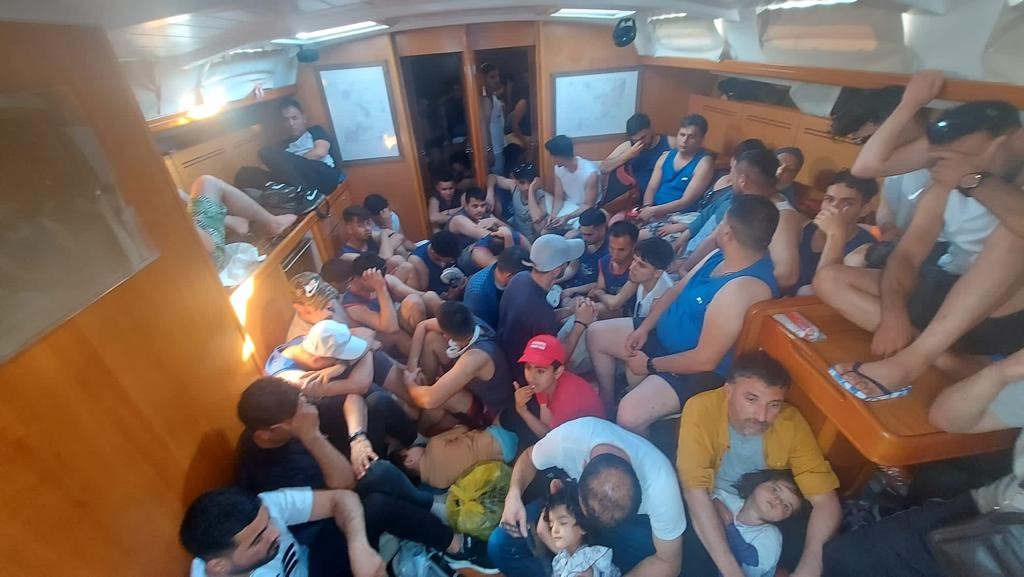 86 GÖÇMEN YAKALANDI; 2 GÖZALTI