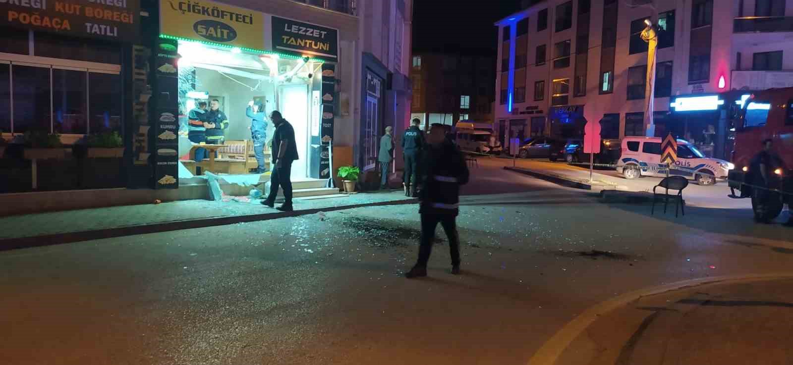 BOLU’DA GECE SAATLERİNDE ÇİĞ KÖFTE VE TANTUNİ SATIŞI YAPILAN BİR