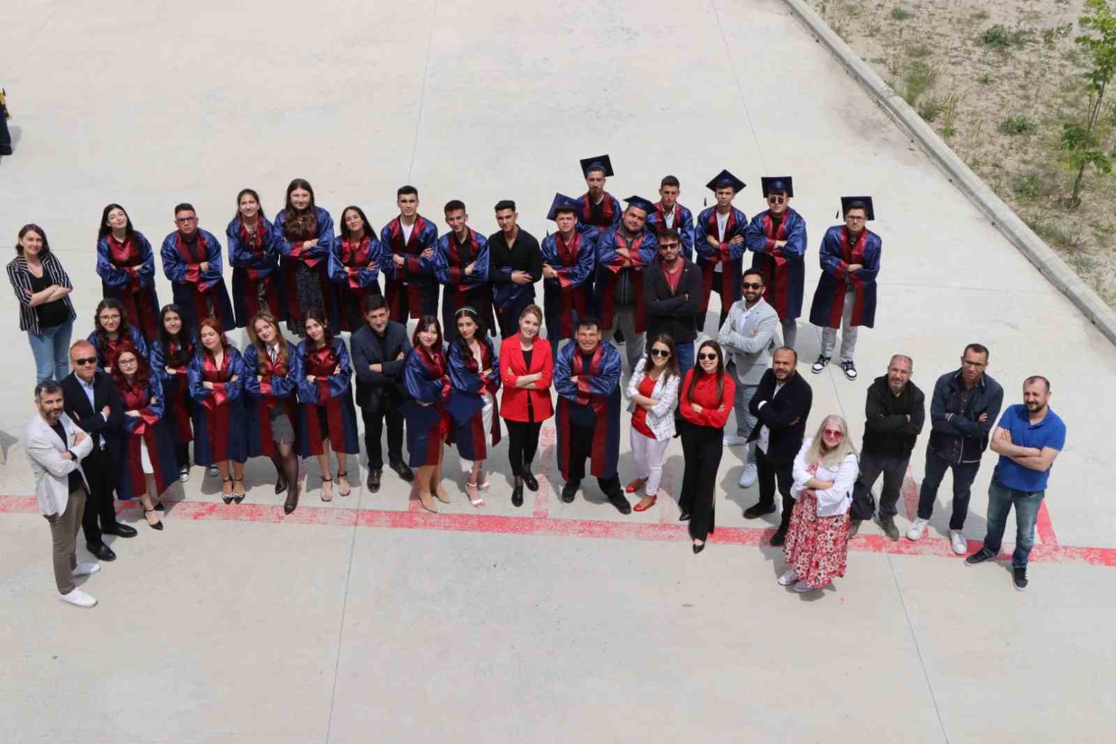 BOR'UN BAŞKENTİ KIRKA'DA MEZUNİYET SEVİNCİ