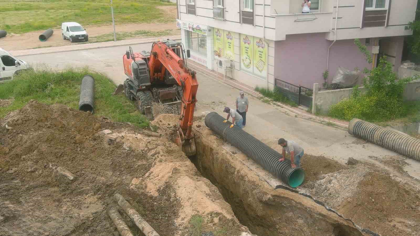BOZÜYÜK’TE ALT YAPI ÇALIŞMALARI DEVAM EDİYOR