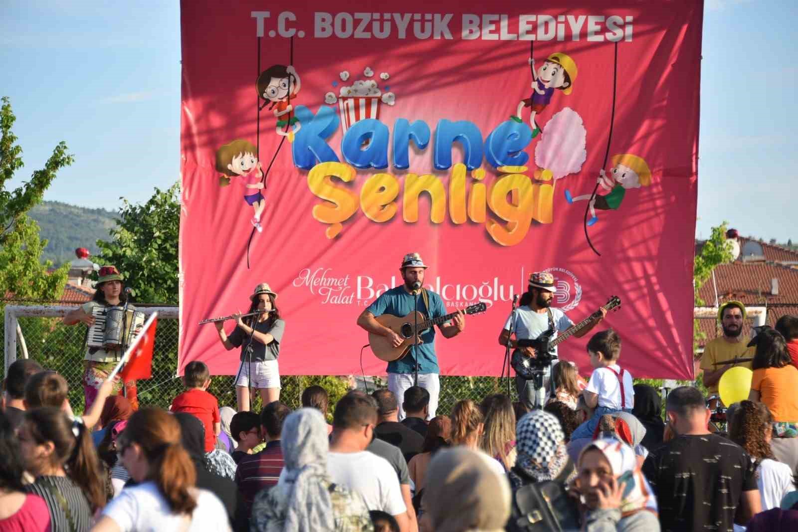BOZÜYÜK’TE ÇOCUKLAR KARNE ŞENLİĞİNDE EĞLENDİ, ŞUBADAP’LA COŞTU