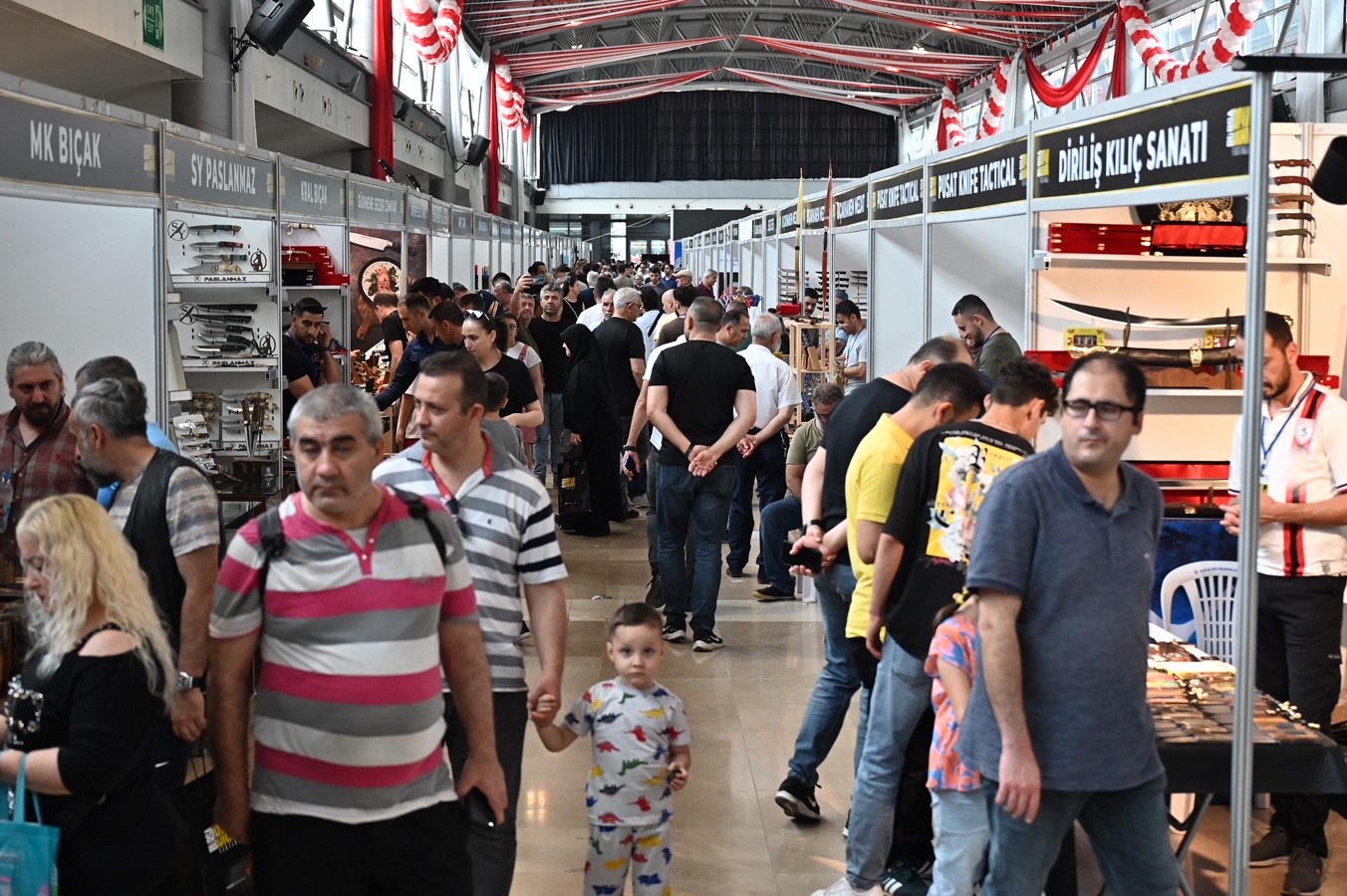 MAHARETLİ USTALARIN ELLERİNDE ŞEKİLLENEN BIÇAKLAR TÜRKİYE’NİN ‘EN KESKİN’ FESTİVALİNDE GÖRÜCÜYE