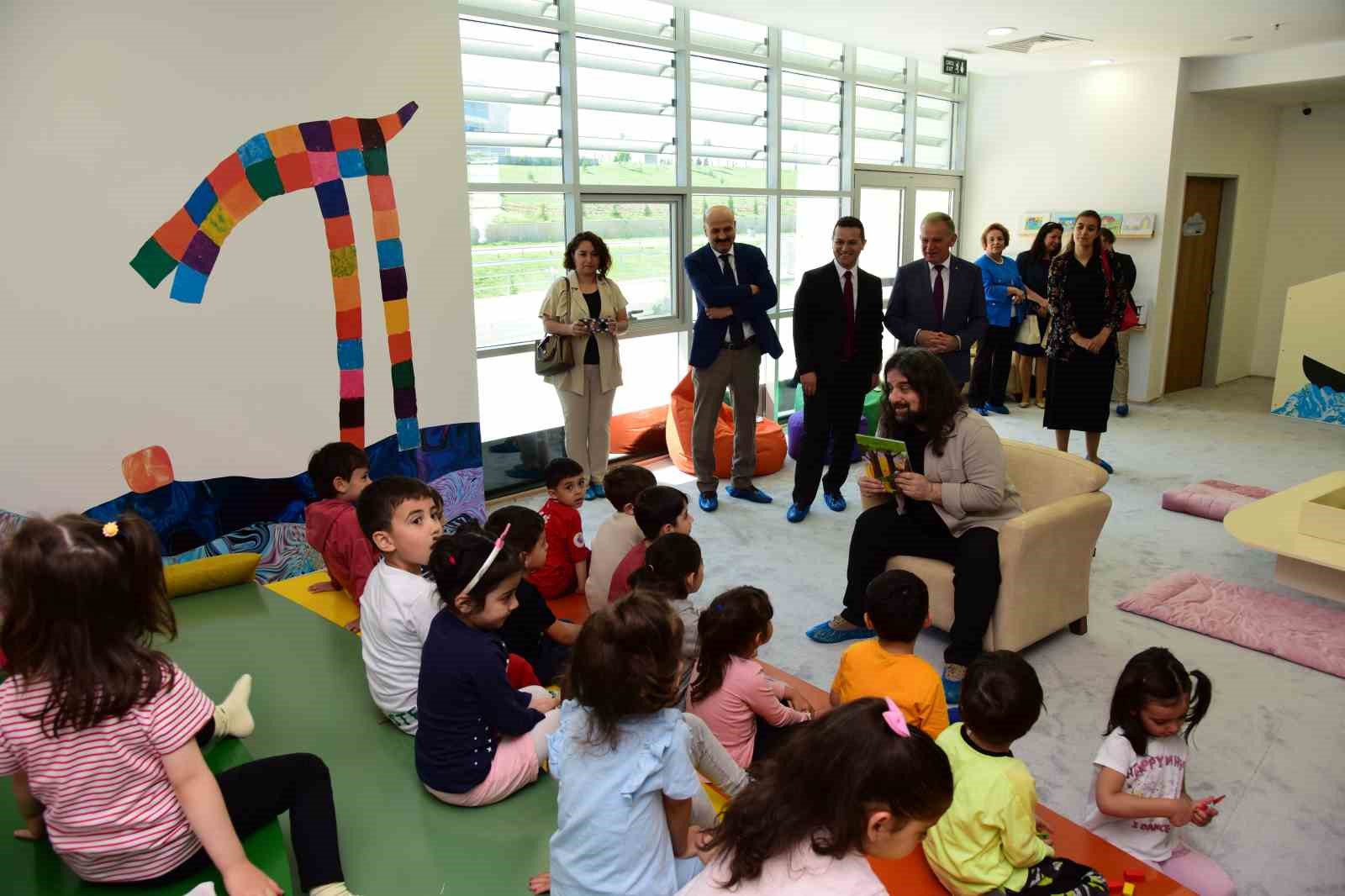 KASTAMONU ÜNİVERSİTESİ MERKEZ KÜTÜPHANESİ İÇERİSİNDE BULUNAN ALANDA ÇOCUK EĞİTİMİ VE