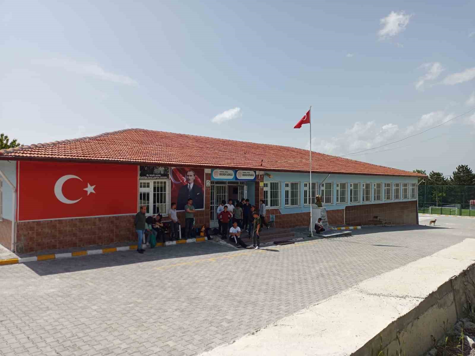 SAMSUN'DA ORTAOKUL ÖĞRENCİLERİ SOSYAL BİLGİLER DERSİ ÇERÇEVESİNDE KURDUKLARI MİNİ MARKET