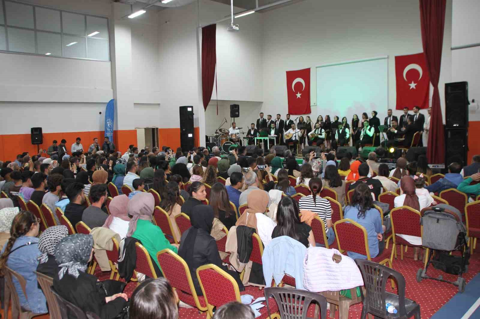 BULANIK BELEDİYESİ, VATANDAŞLARA MÜZİK ŞÖLENİ YAŞATTI