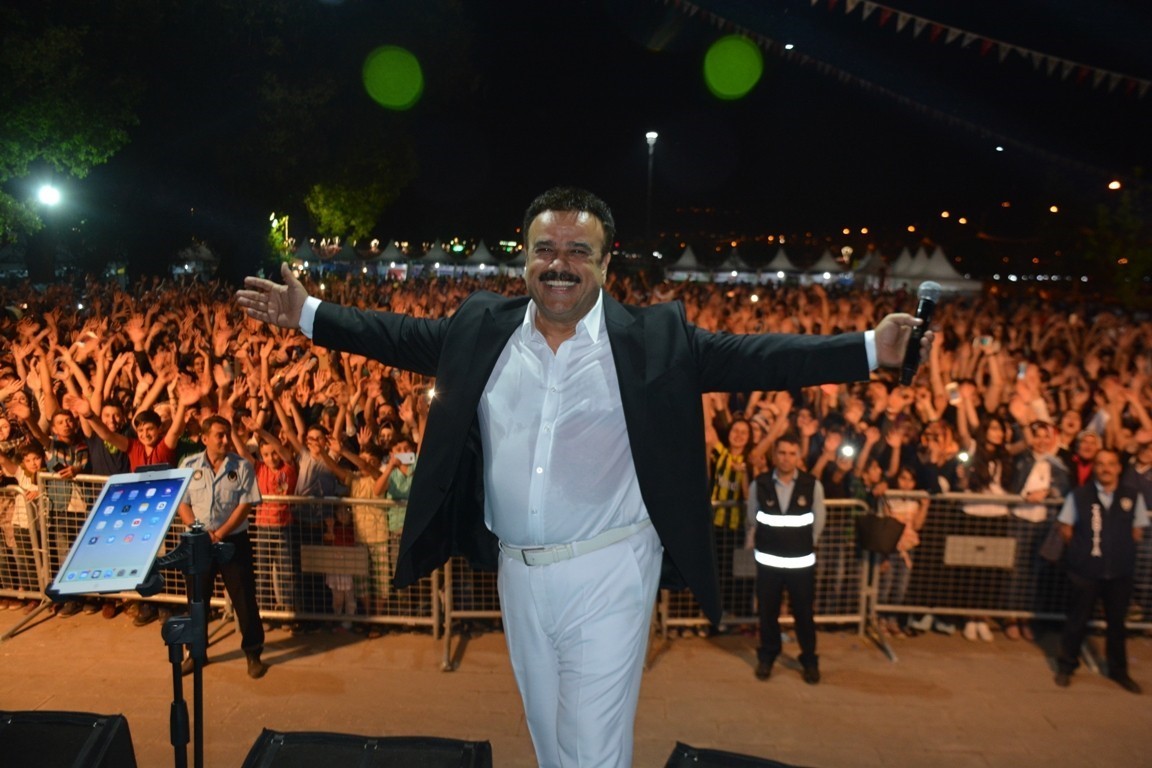ÜNLÜ SANATÇI BÜLENT SERTTAŞ, KURBAN BAYRAMI'NDA LUCAS DİDİM RESORT OTEL’DE