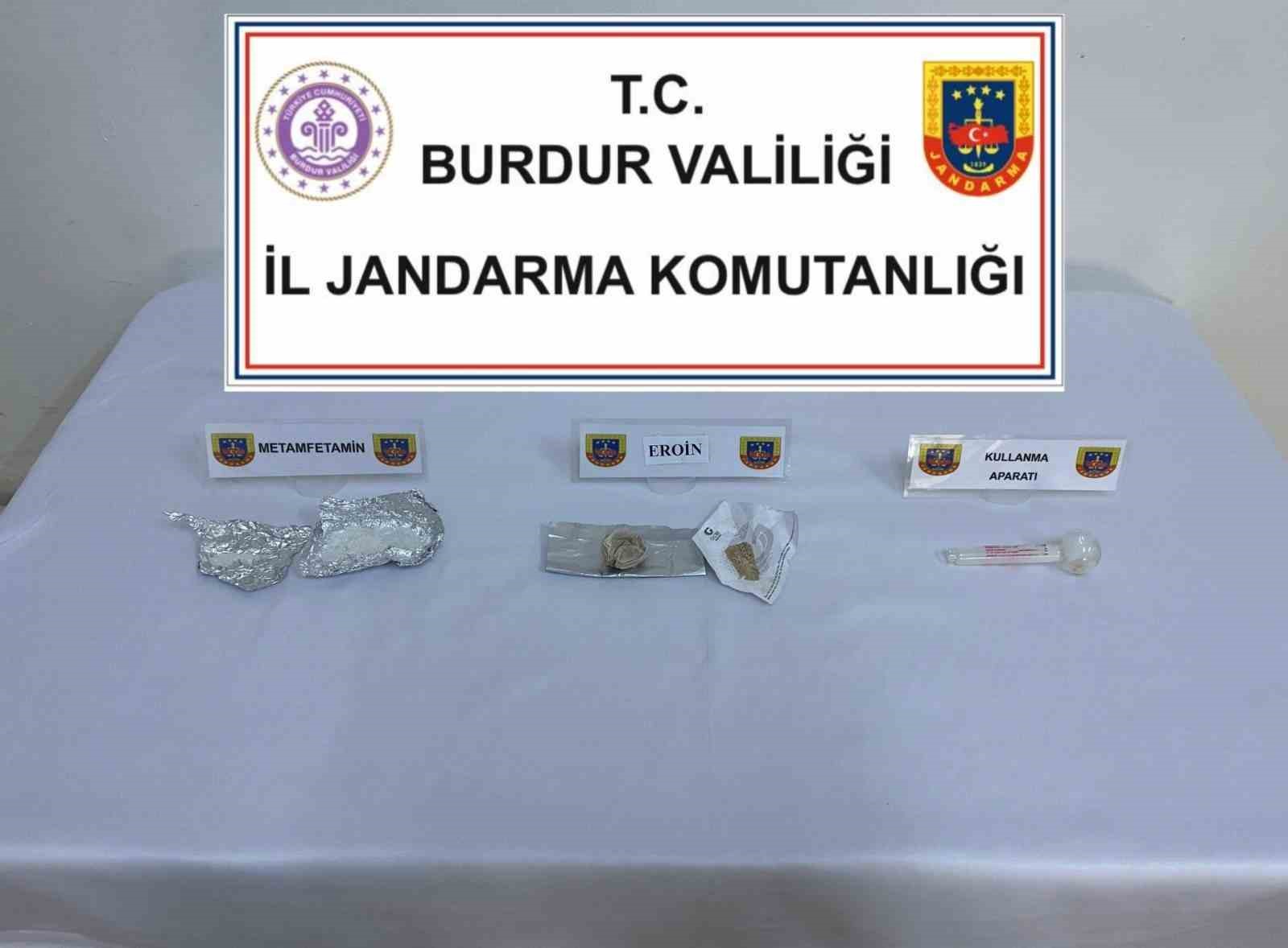 BURDUR’DA FİZİKİ TAKİP SONUCU DURDURULAN ARAÇ İÇERİSİNDE 34 GRAM UYUŞTURUCU