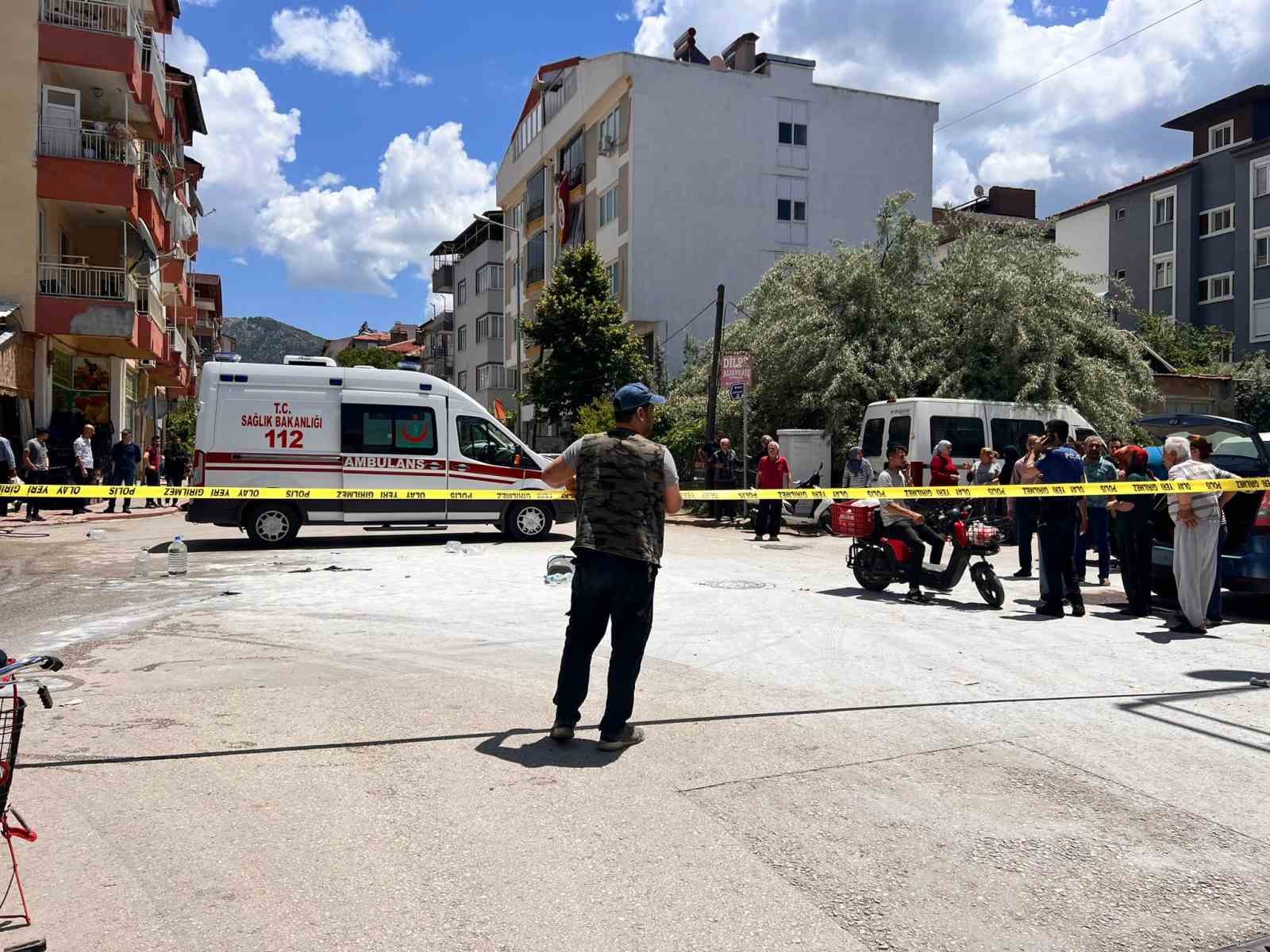 BURDUR'UN BUCAK İLÇESİNDE BUNALIMA GİREN BİR KİŞİ ELİNE ALDIĞI BENZİN