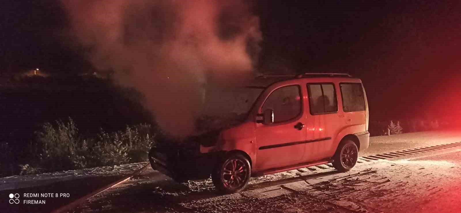 BURDUR-ANTALYA KARAYOLUNDA SEYİR HALİNDE Kİ OTOMOBİL TAMAMEN YANARAK KULLANILAMAZ HALE