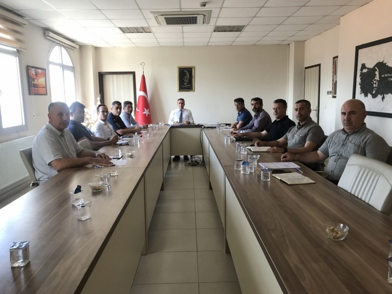 KAYMAKAMLIK SALONUNDA YAPILAN TOPLANTIYA,  KAYMAKAM İLYAS MEMİŞ’İN YANI SIRA,