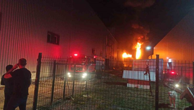 Bursa’da lunapark ve çocuk oyun grubu üreten fabrikada büyük yangın