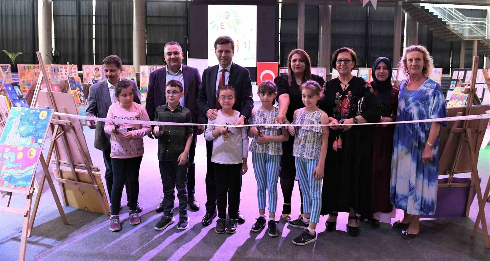 OSMANGAZİ BELEDİYESİ’NİN AÇTIĞI RESİM KURSLARINDA EĞİTİM GÖREN YÜZLERCE ÖĞRENCİNİN YAPTIĞI