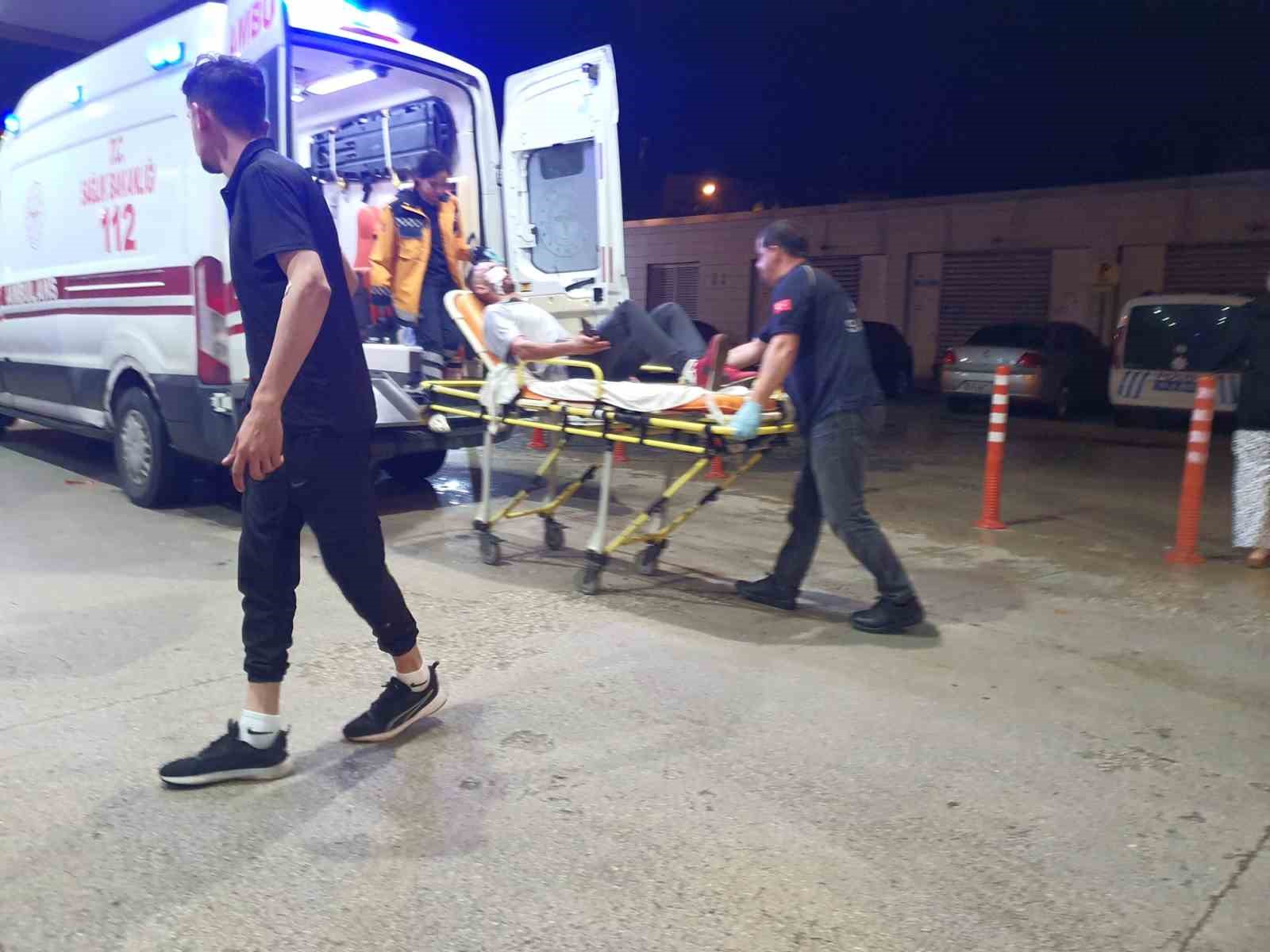 BURSA'NIN İNEGÖL İLÇESİNDE MEYDANA GELEN 2 AYRI KAZADA BARİYERLERE ÇARPAN