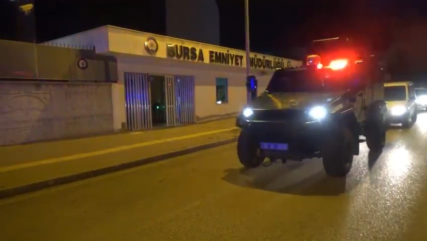 BURSA’DA BÖLÜCÜ TERÖR ÖRGÜTÜ PKK-YPG VE DEAŞ’A YÖNELİK OPERASYONDA 21