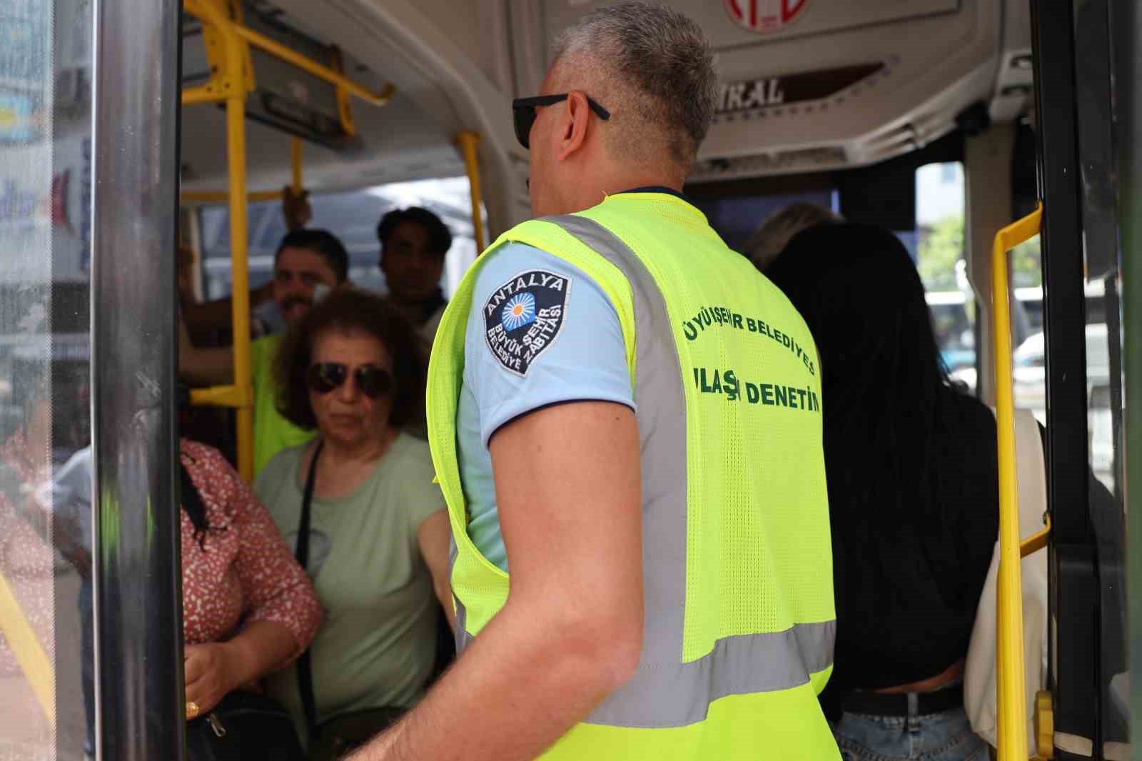 ANTALYA BÜYÜKŞEHİR BELEDİYESİ ULAŞIM ZABITASI TRAFİK EKİPLERİ HALK OTOBÜSLERİNDE KLİMA