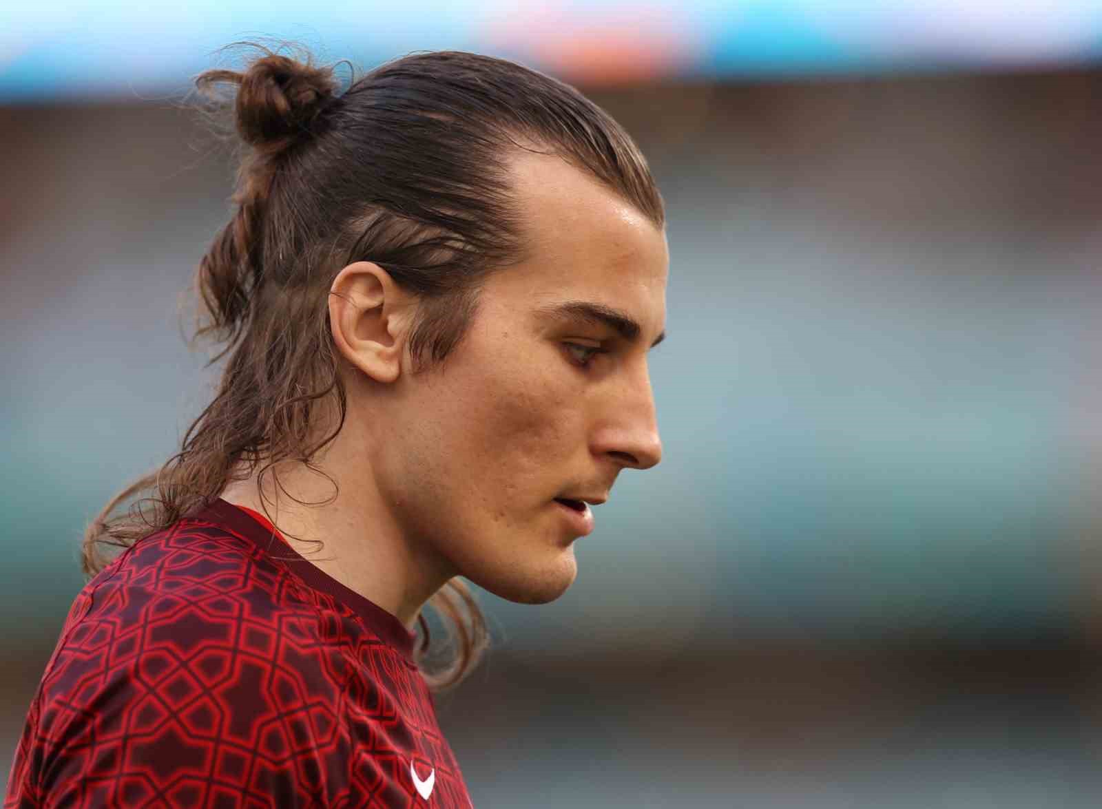 ÇAĞLAR SÖYÜNCÜ, SAĞ ARKA ADALESİNDEKİ SAKATLIĞI NEDENİYLE A MİLLİ TAKIM'IN