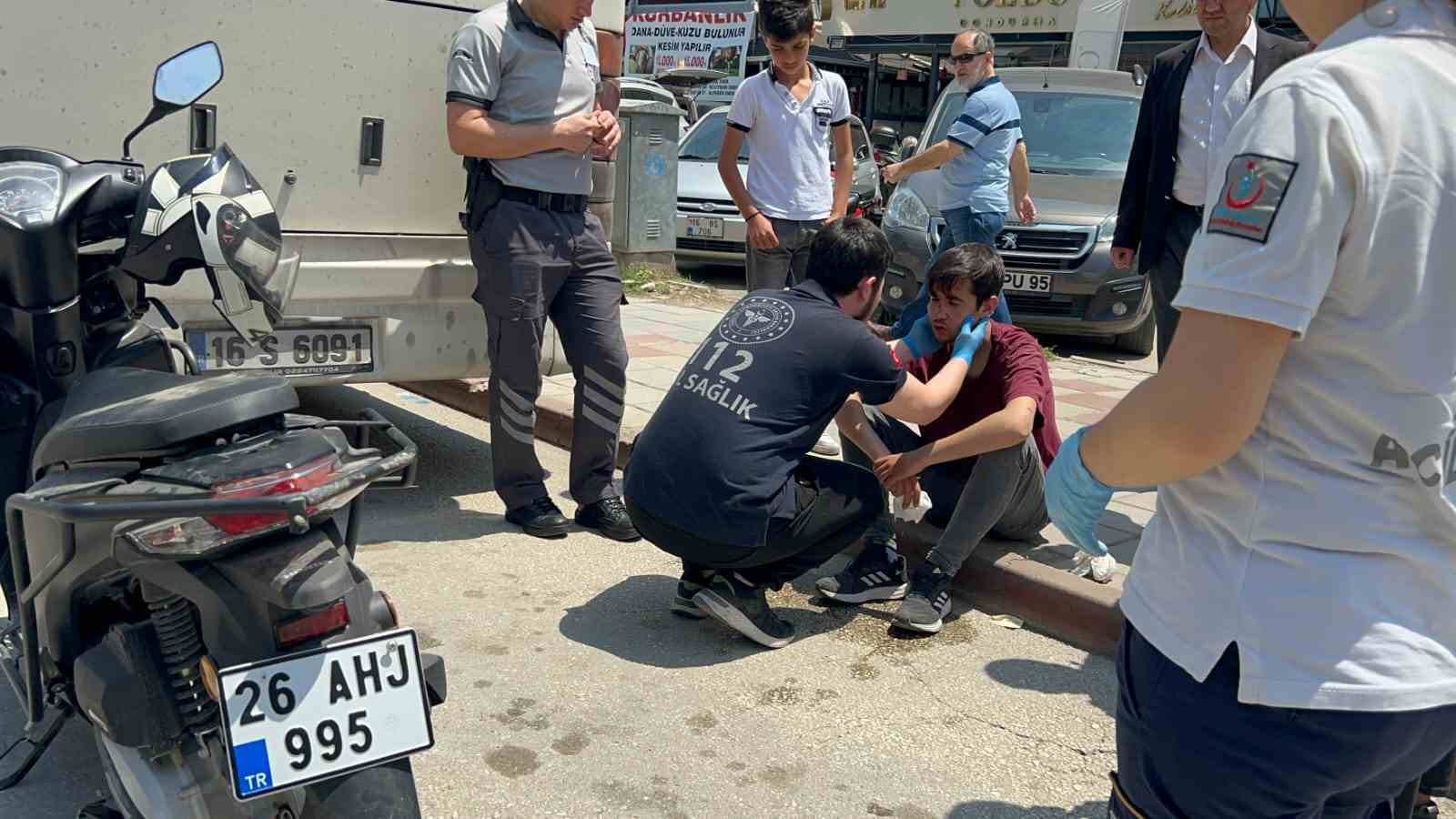 YARALANAN SÜRÜCÜ, HASTANEDE TEDAVİ ALTINA ALINDI.
