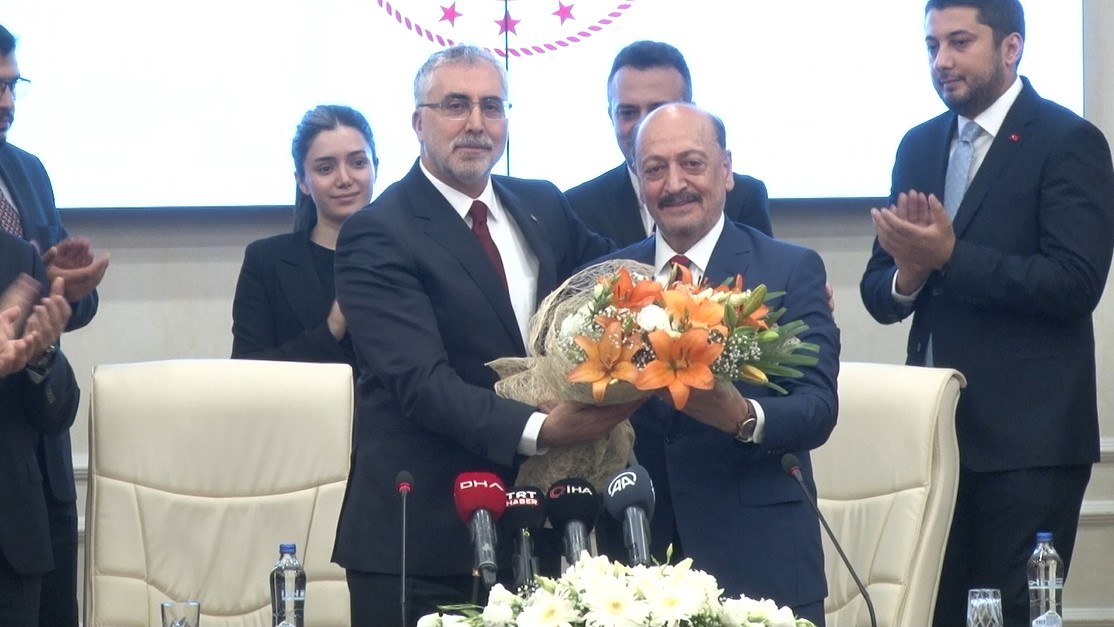 ÇALIŞMA VE SOSYAL GÜVENLİK BAKANI OLARAK ATANAN VEDAT IŞIKHAN, DÜZENLENEN