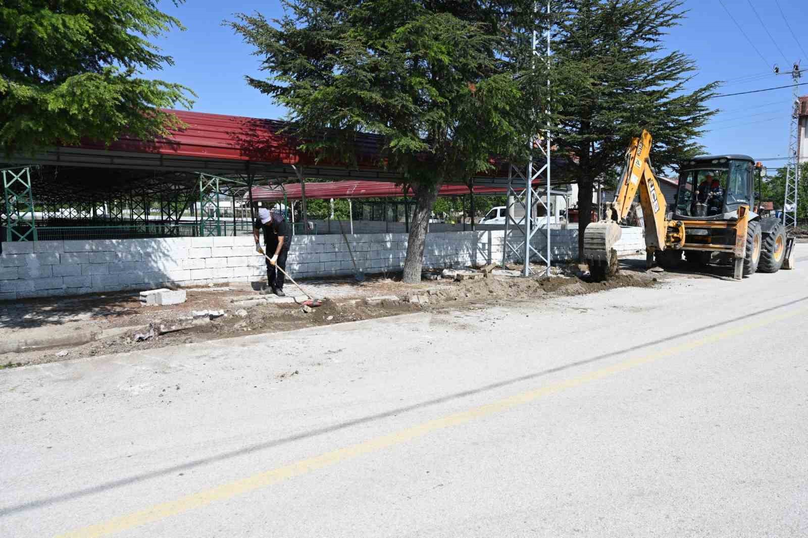 ISPARTA BELEDİYESİ, KURBAN BAYRAMI ÖNCESİNDE CANLI HAYVAN PAZARINDA KÜÇÜKBAŞ HAVYANLAR