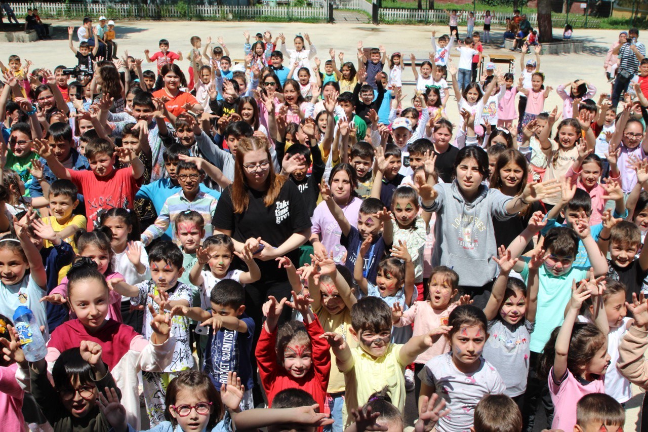 ÇARŞAMBA BELEDİYESİ, “OKULUMDA ŞENLİK VAR” ETKİNLİĞİ İLE MAHALLE OKULLARINI ZİYARET