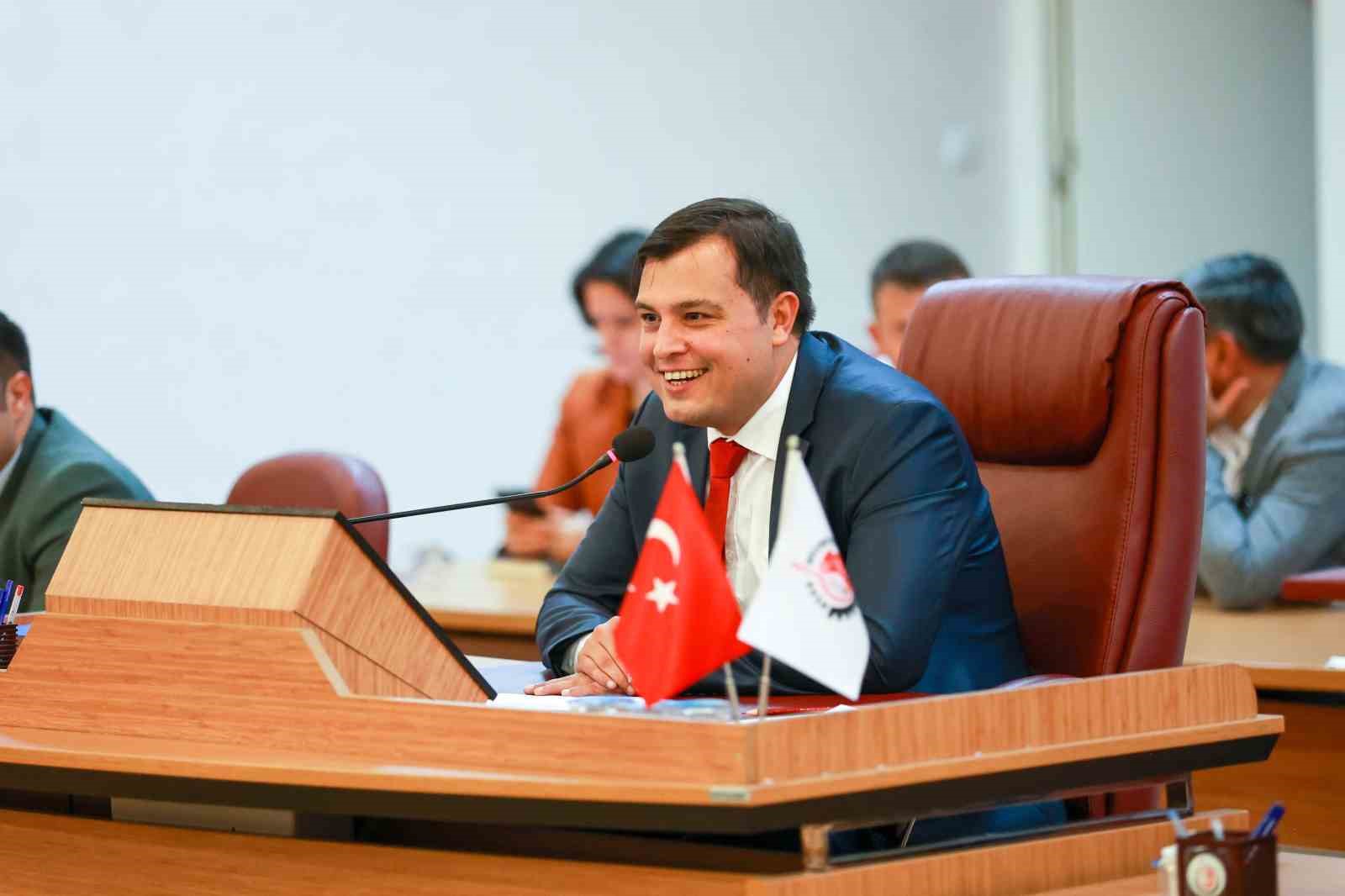 UŞAK BELEDİYESİ’NİN VİZYON PROJELERİNDEN OLAN ÇARŞI UŞAK’TA AYAKKABICILAR ÇARŞISI, ESKİ
