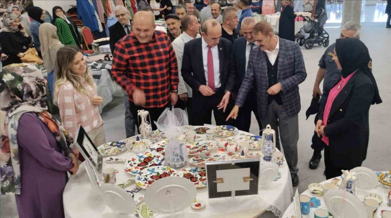 ÇAVDARHİSAR’DA YILSONU SERGİSİ
