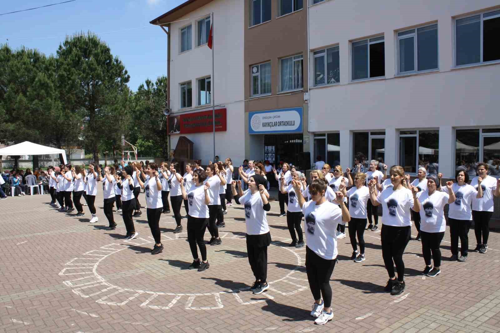 ZONGULDAK (İHA) - ZONGULDAK’IN ÇAYCUMA İLÇESİNDE BELEDİYE HALKOYUNLARI TOPLULUĞU “OKUL