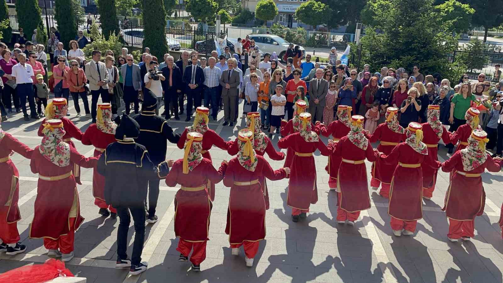 ZONGULDAK'IN ÇAYCUMA İLÇESİNDE 'HAYAT BOYU ÖĞRENME HAFTASI' ÇEŞİTLİ ETKİNLİKLERLE KUTLANDI.