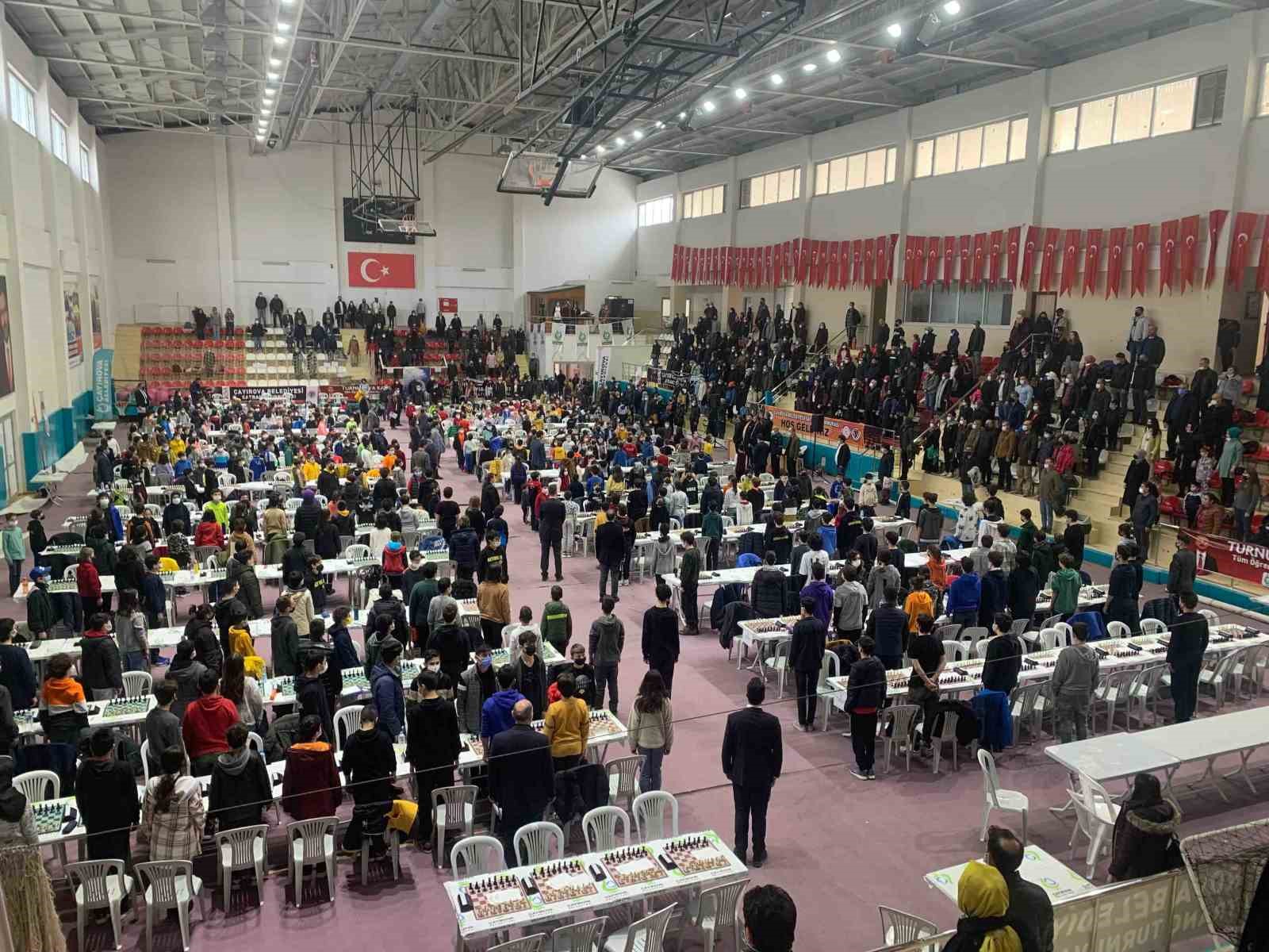 ÇAYIROVA BELEDİYESİ, ÖDÜLLÜ SATRANÇ TURNUVASI DÜZENLİYOR. 10-11 HAZİRAN’DA ÇAYIROVA KAPALI