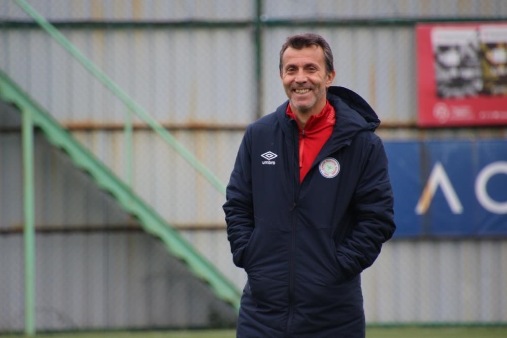 ÇAYKUR RİZESPOR'DA TEKNİK DİREKTÖR BÜLENT KORKMAZ'IN SÖZLEŞMESİ SONA ERİNCE YOLLAR
