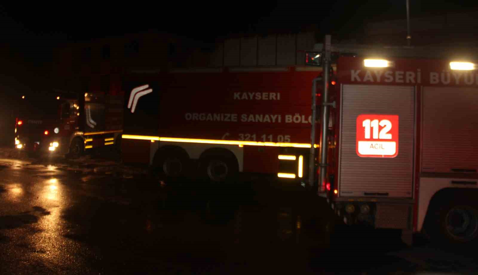 KAYSERİ ORGANİZE SANAYİ BÖLGESİ'NDE ÇELİK KAPI İMALATI YAPAN BİR FABRİKADA