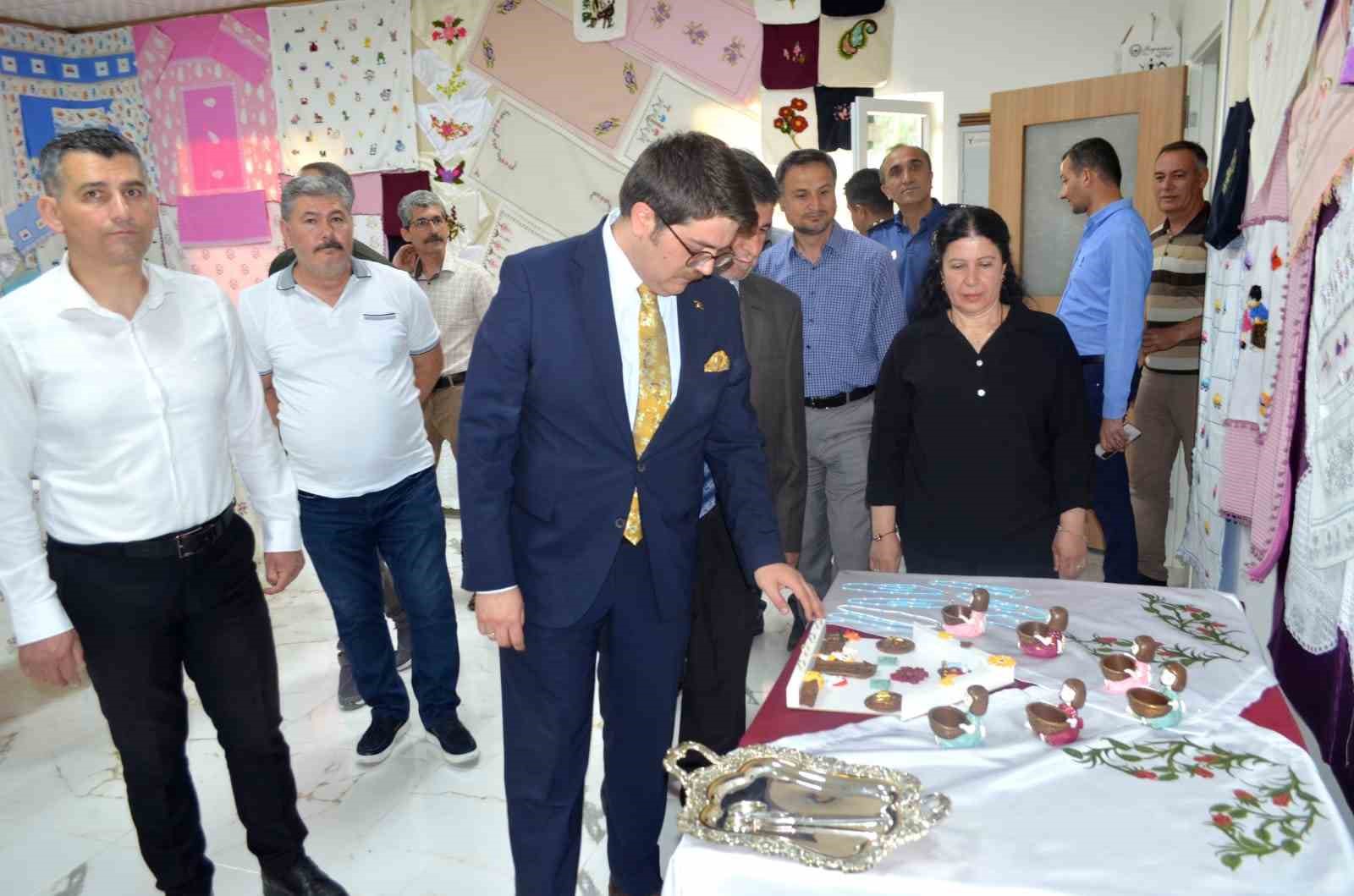TUNCELİ’NİN ÇEMİŞGEZEK İLÇESİNDE HALK EĞİTİM MERKEZİ KURSİYERLERİ TARAFINDAN HAZIRLANAN ÜRÜNLER