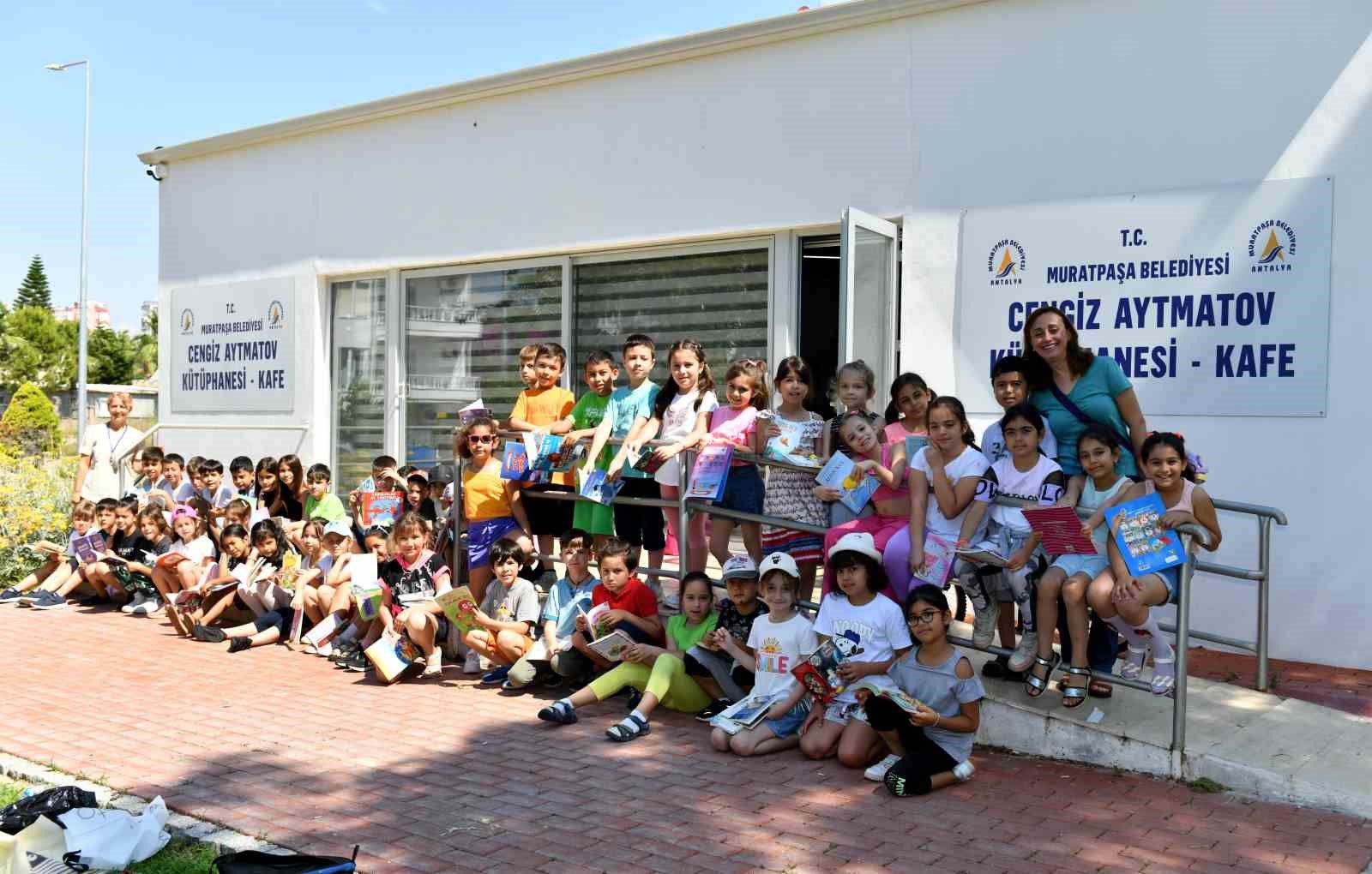 ANTALYA’DA MURATPAŞA BELEDİYESİ’NİN KIRGIZ EDEBİYATÇI CENGİZ AYTMATOV ADINI TAŞIYAN PARKTA