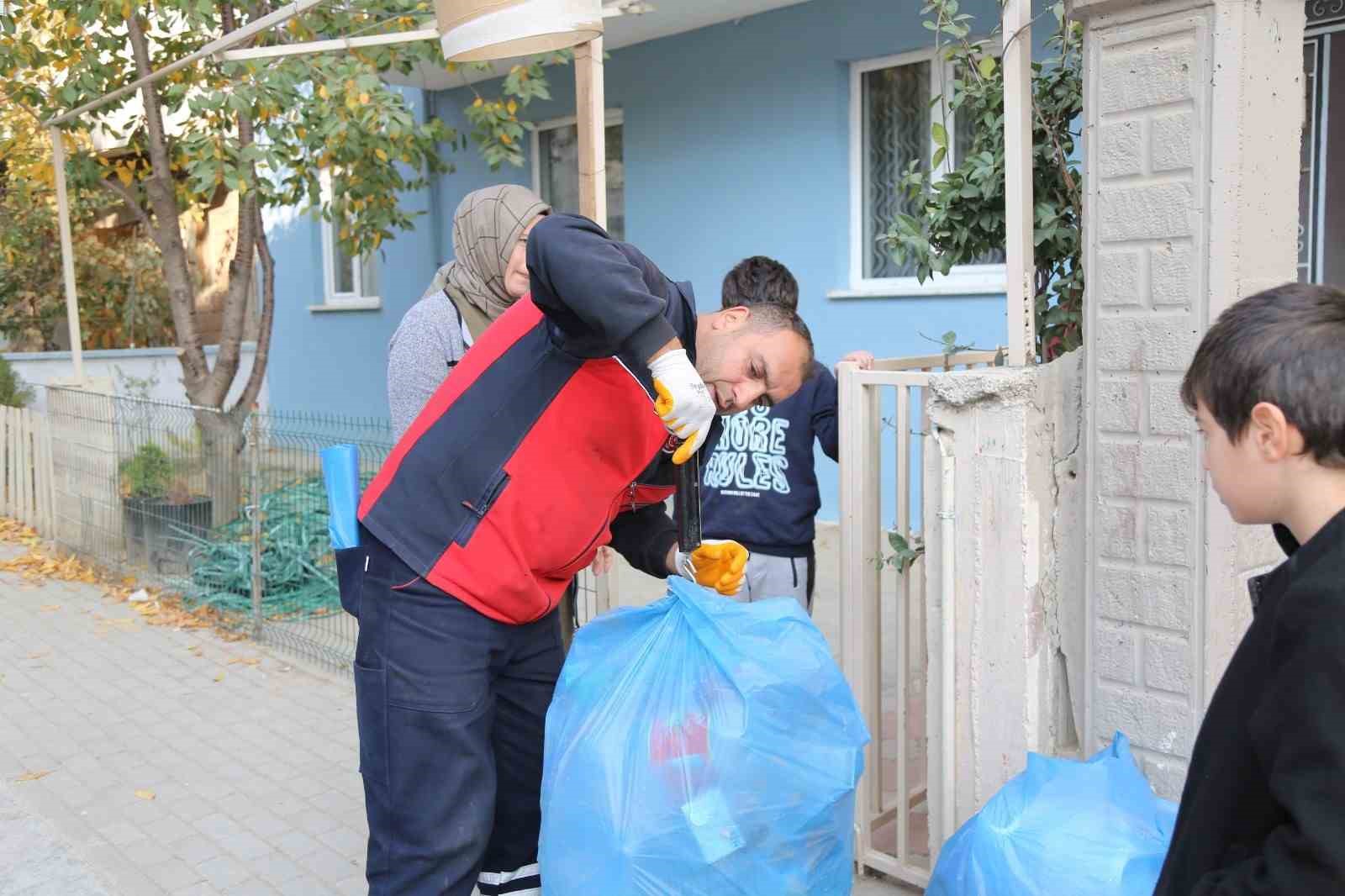 GÜRSU BELEDİYESİ SIFIR ATIK HAREKETİ’NE KATKI SAĞLAMAK İÇİN İLÇE GENELİNDE