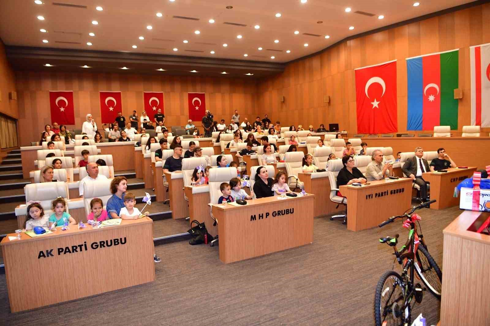ÇUKUROVA BELEDİYESİ’NCE DÜZENLENEN ÇEVRE KONULU YARIŞMALARDA DERECEYE GİREN ÖĞRENCİ VE