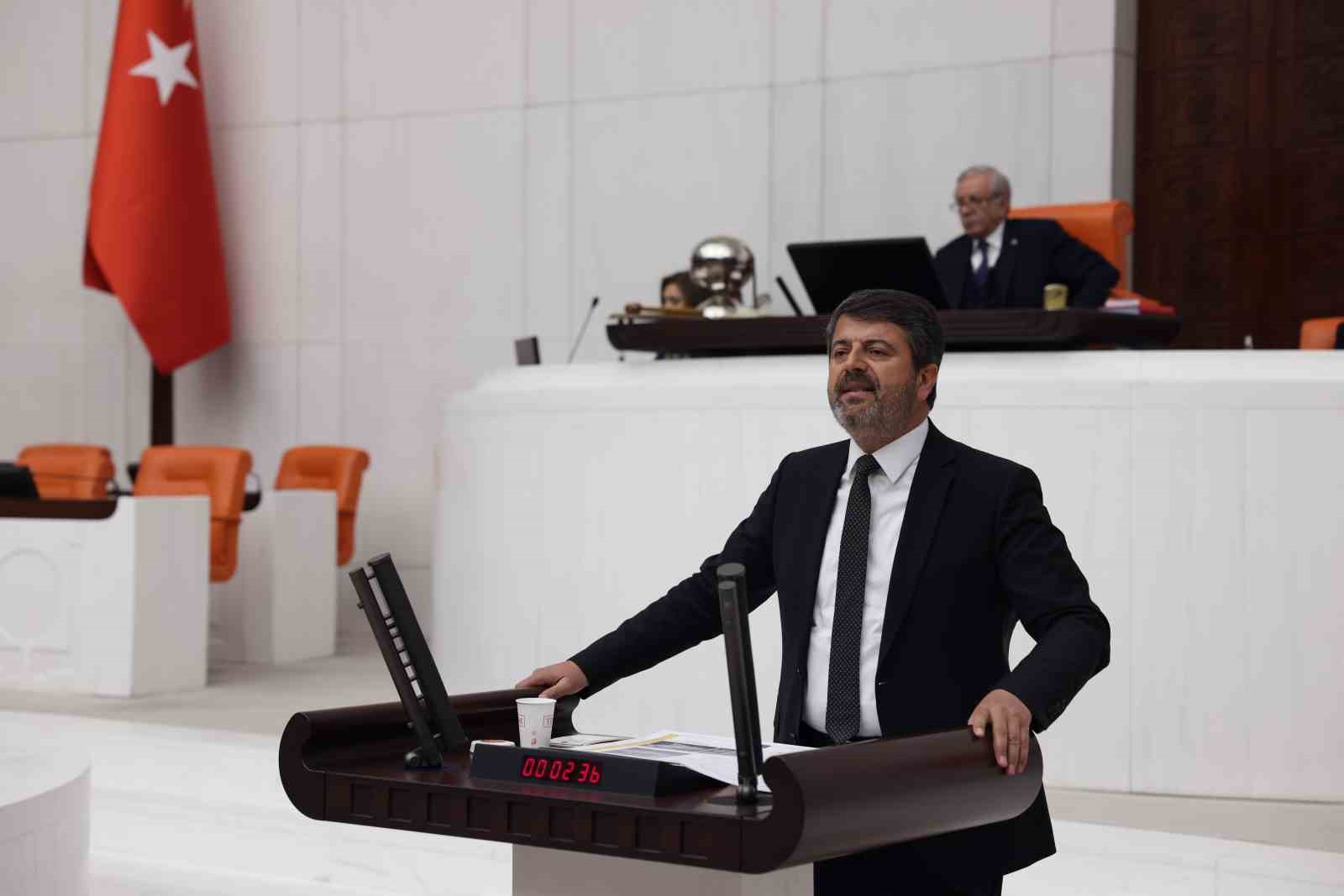 27. DÖNEMDE CUMHURİYET HALK PARTİSİ ADIYAMAN MİLLETVEKİLİ OLARAK SEÇİLEN VE