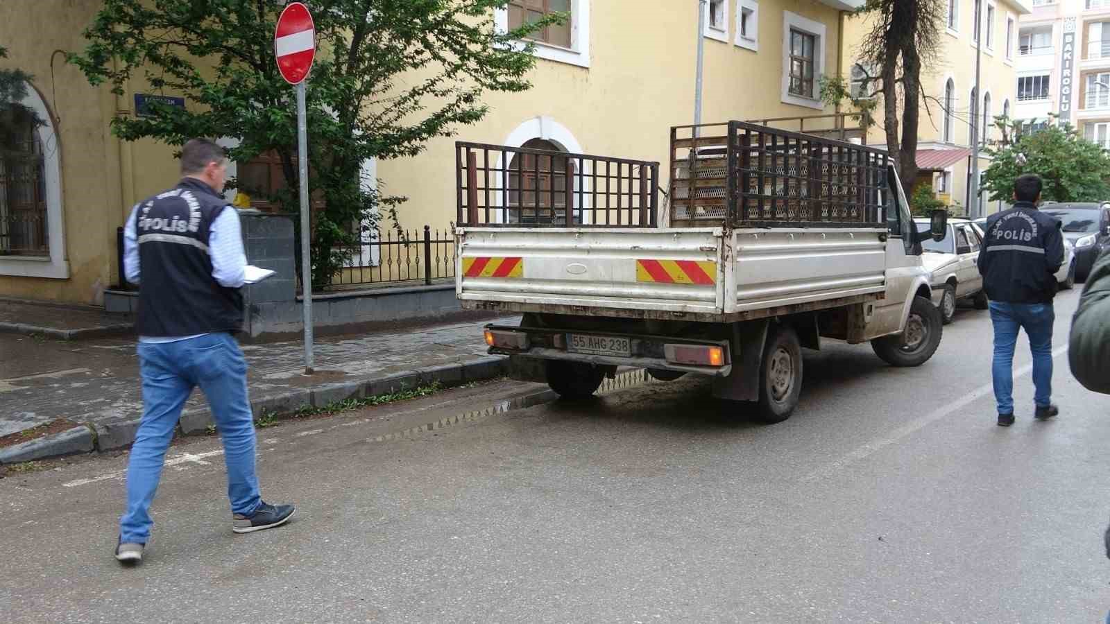 SAMSUN'UN BAFRA İLÇESİNDE ÇIKAN TARTIŞMADA SİLAHLA KENDİNİ VURAN ŞAHIS YAKALANDI.