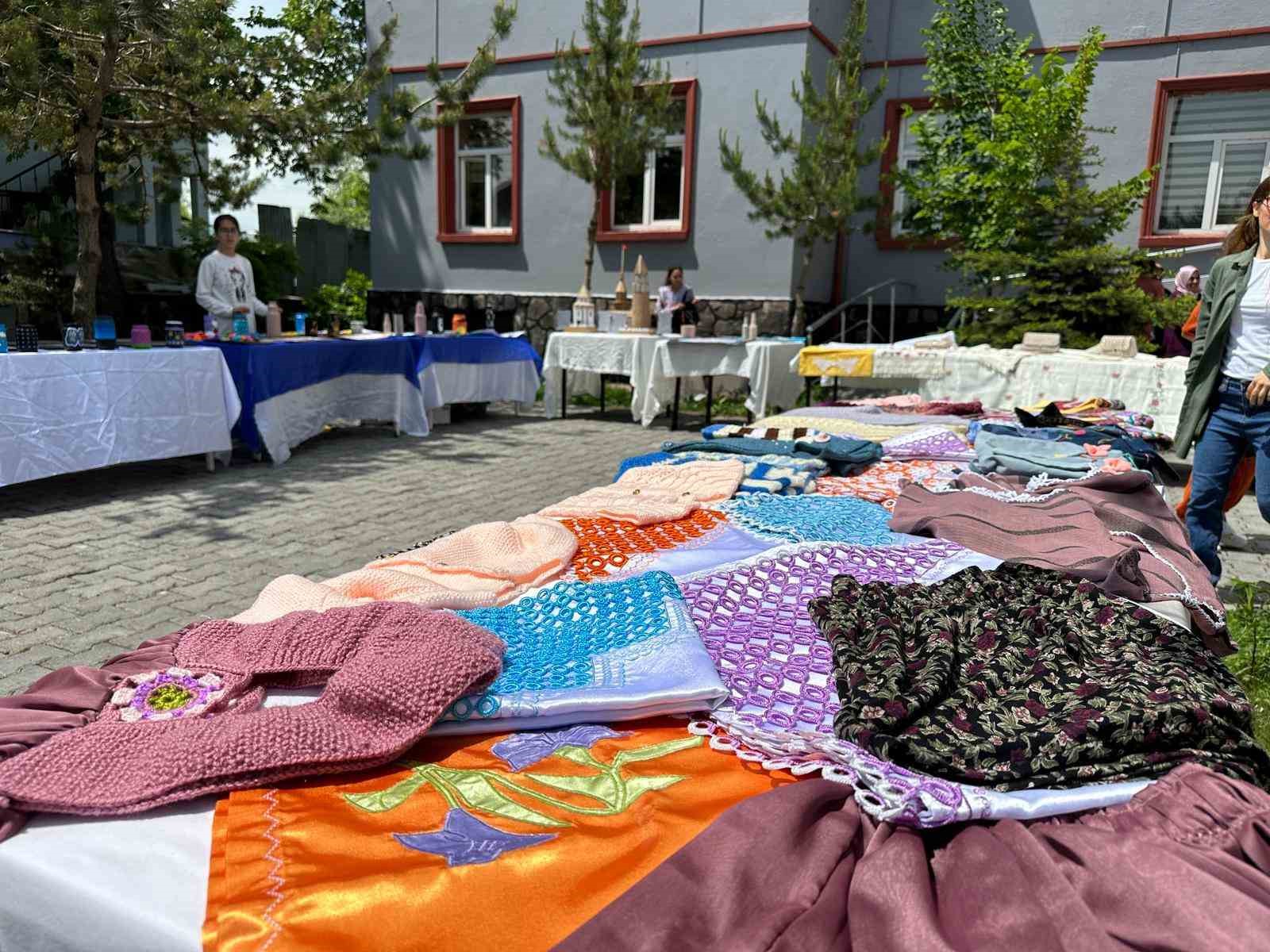 ÇILDIR İLÇE MİLLİ EĞİTİM BÜNYESİNDEKİ ORTAOKUL ÖĞRENCİLERİNİN ’’ATMIYORUZ DÖNÜŞTÜRÜYORUZ’’ PROJESİ