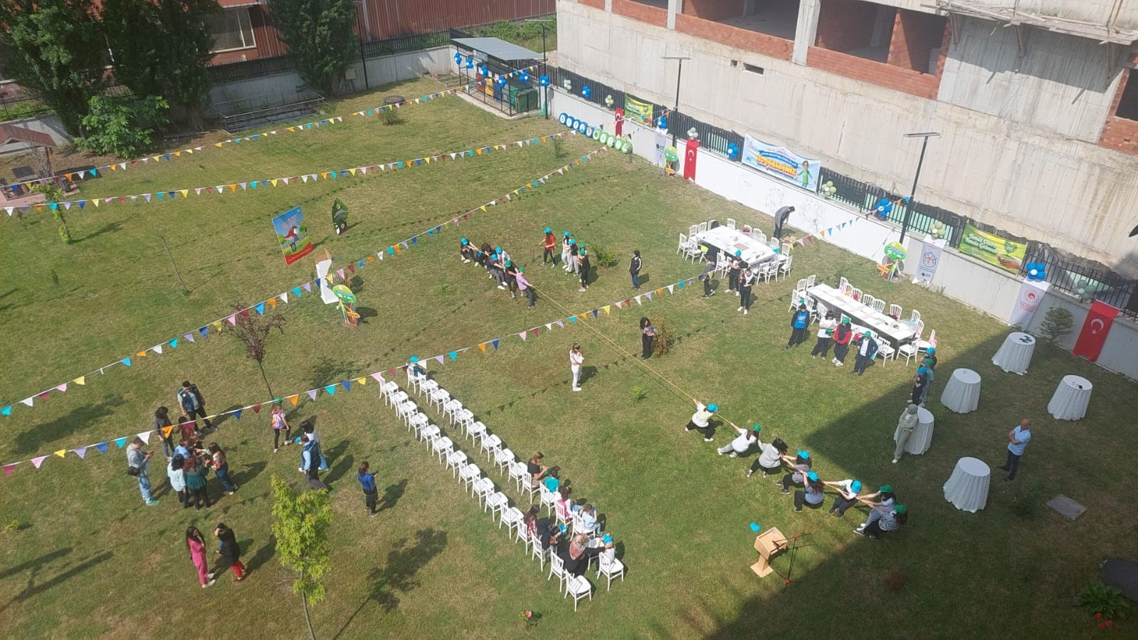ZONGULDAK'TA ÖĞRENCİLER ÇEVRE ŞENLİĞİNDE BULUŞTU.