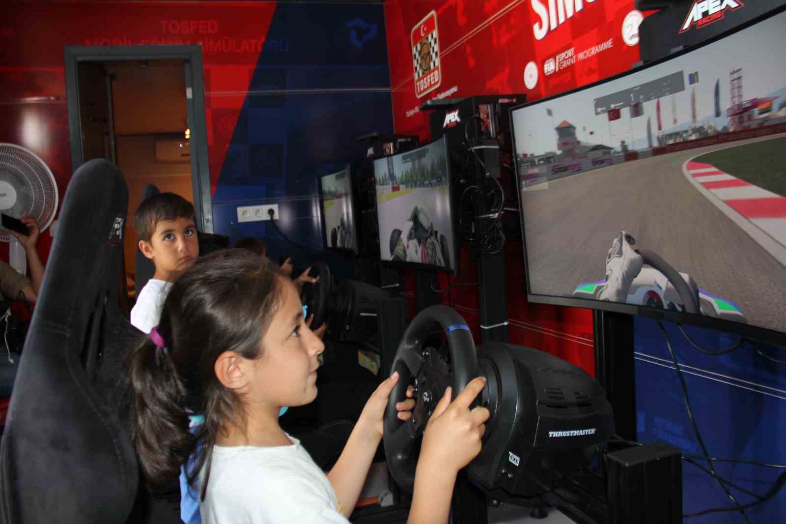 TÜRKİYE OTOMOBİL SPORLARI FEDERASYONU’NUN (TOSFED) MOBİL EĞİTİM SİMÜLATÖRÜ DEPREMZEDE ÇOCUKLARI