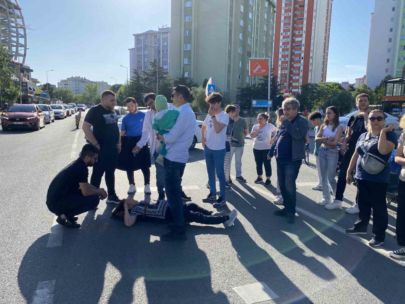 TEKİRDAĞ'IN ÇORLU İLÇESİNDE OTOMOBİLİN ÇARPTIĞI KADIN YARALANDI.