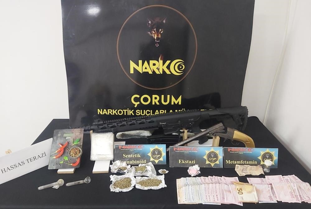 ÇORUM'DA NARKOTİK OPERASYONLARINDA GÖZALTINA ALINAN 44 KİŞİ TUTUKLANDI