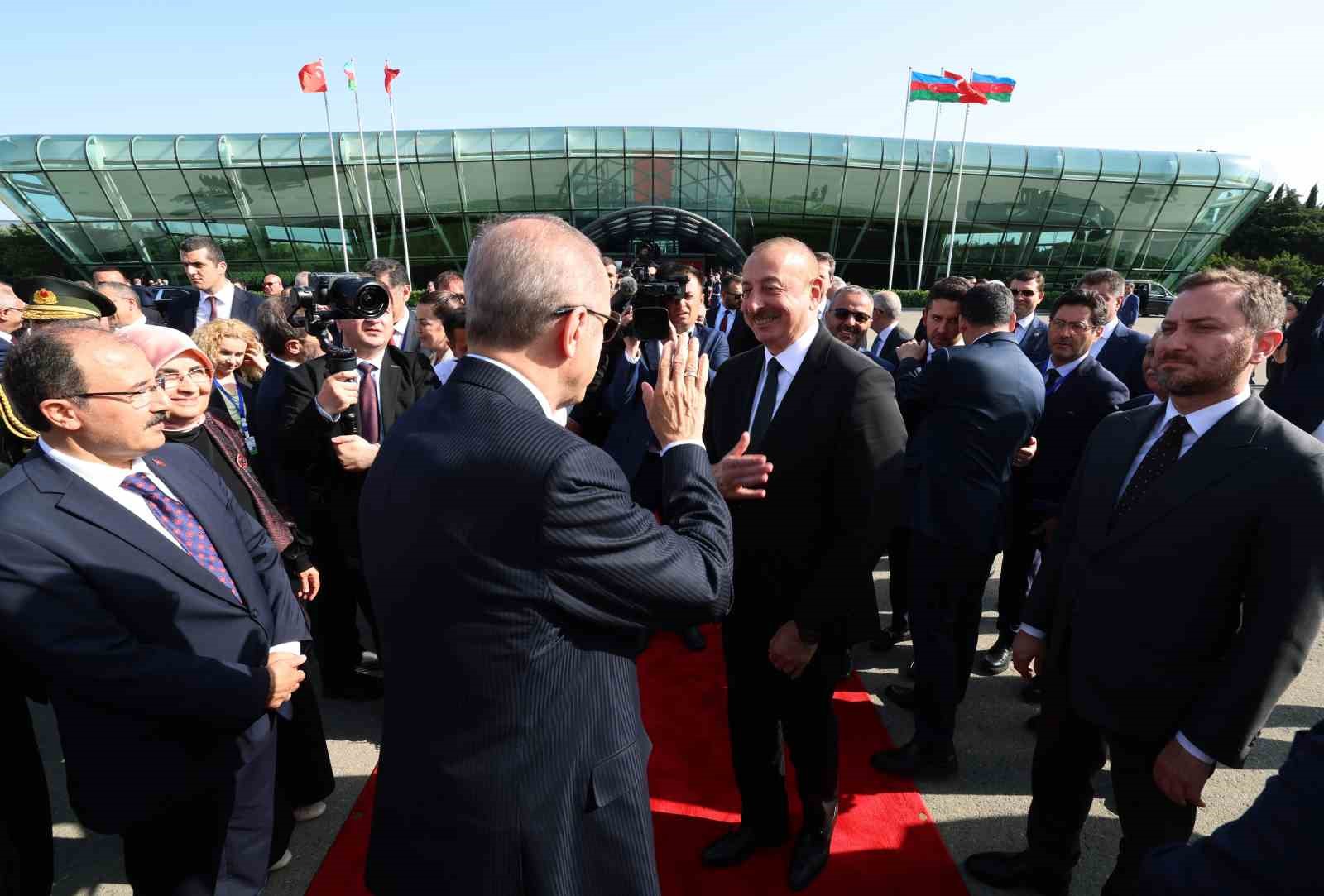 CUMHURBAŞKANI RECEP TAYYİP ERDOĞAN'I HAVALİMANINDAN AZERBAYCAN CUMHURBAŞKANI İLHAM ALİYEV UĞURLADI